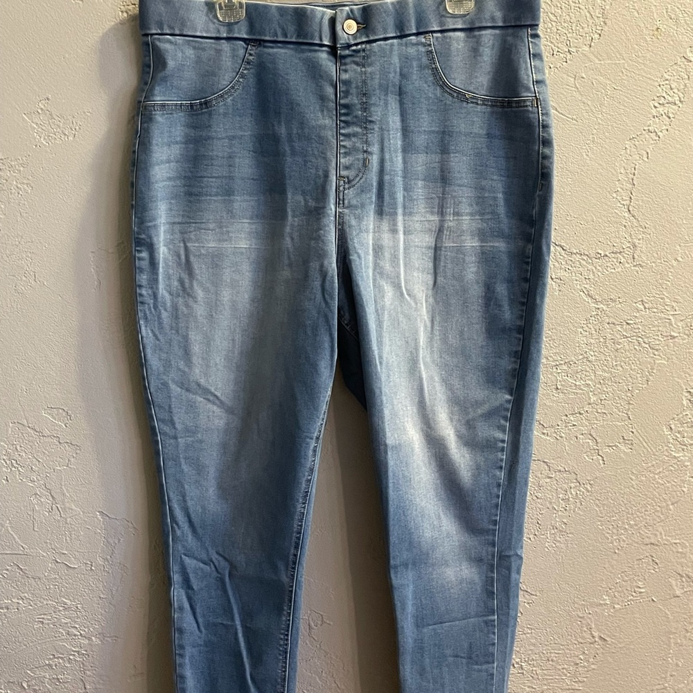 Women’s jeans - high rise; stretch